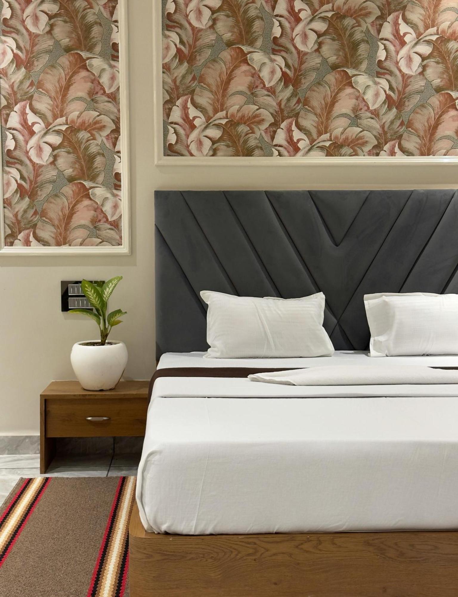 Hotel Tej Inn Plaza Near Igi Airport Delhi Нью-Делі Екстер'єр фото